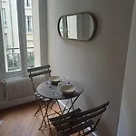 Au Pied Du Trocadero